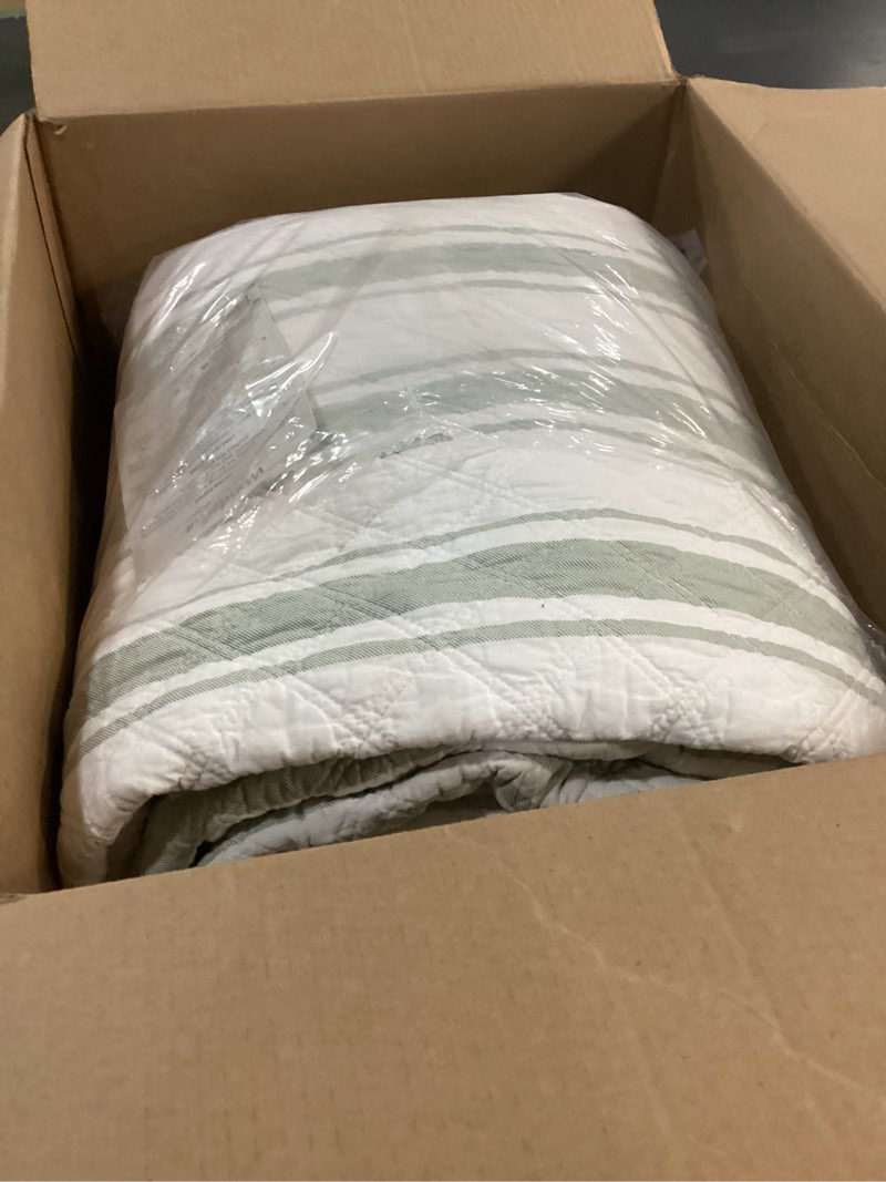 Condition photo showing Good Condition for (Similar) Great Bay Home King Reversible Quilt Bedding Set - All Season, Modern, Lightweight Bedspreads - White and Green Striped Coverlets (Includes 1 Quilt, 2 Pillow Shams) King / California King Cream/Green