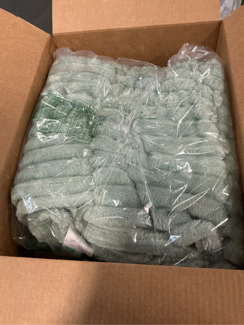 Condition photo showing Good Condition for bedsure gentlesoft twin blanket for couch - cozy soft blankets for women, cute small fleece throws for girls, sage green, 60x80 inches sage green twin (60" x 80")