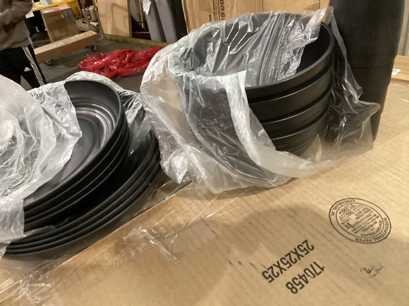Plastic plates,bowls and cups