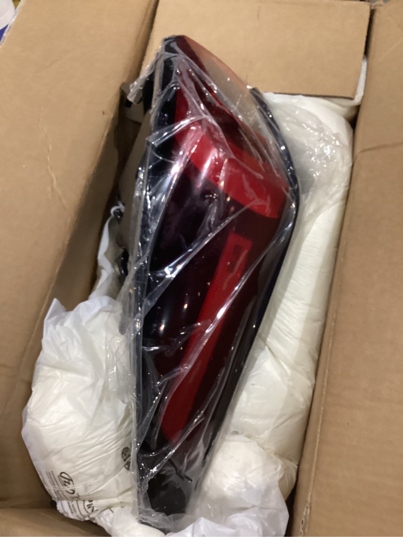 Condition photo showing Good Condition for huray right led outer tail light assembly fit for mazda cx-5 2022 2023 2024, rh taillight w/bulbs oe style rear brake lamp replacement for ma2805138 passenger side rh(passenger side)