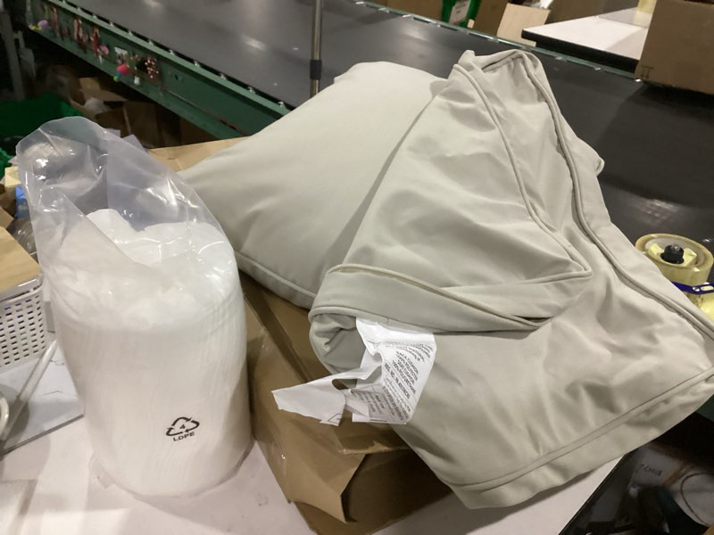 Condition photo showing New/Like New for amazon basics patio chair cushion with back, 19x19x3 inch, beige, 1-pack patio chair cushion with back, 1 pack 19x19x3