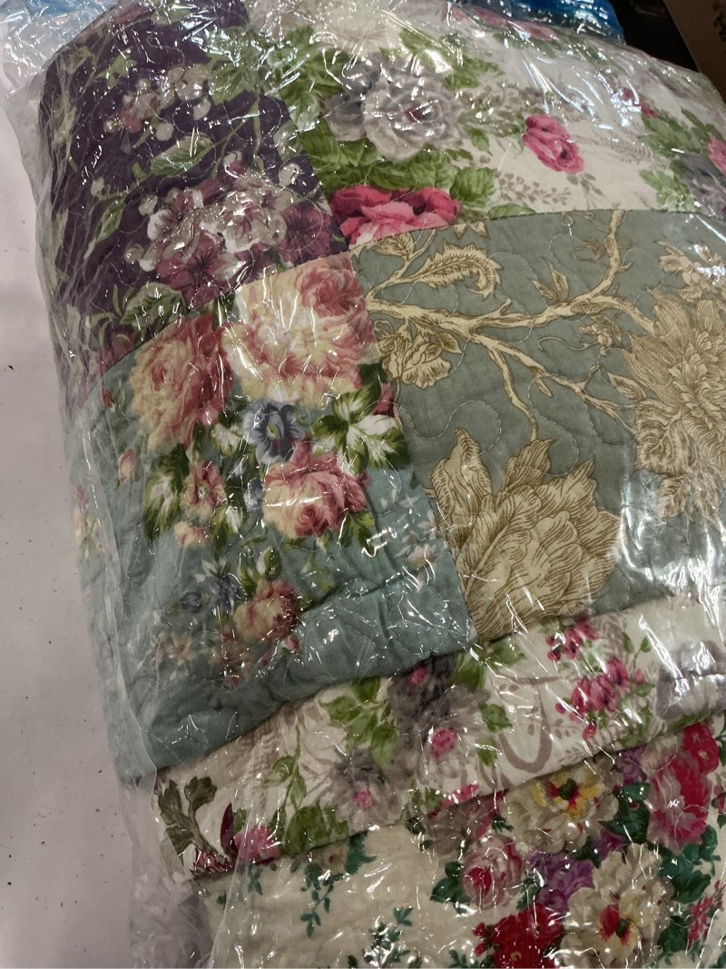 Condition photo showing Good Condition for YAYIDAY Oversized Queen Quilt Set Patchwork Bedspread (110x118 Inch) - 100% Cotton Reversible Breathable Floral Quilted Coverlet with Pillow Shams Fit All Season Flower Patchwork Oversized Queen (110 x 118 inch)
