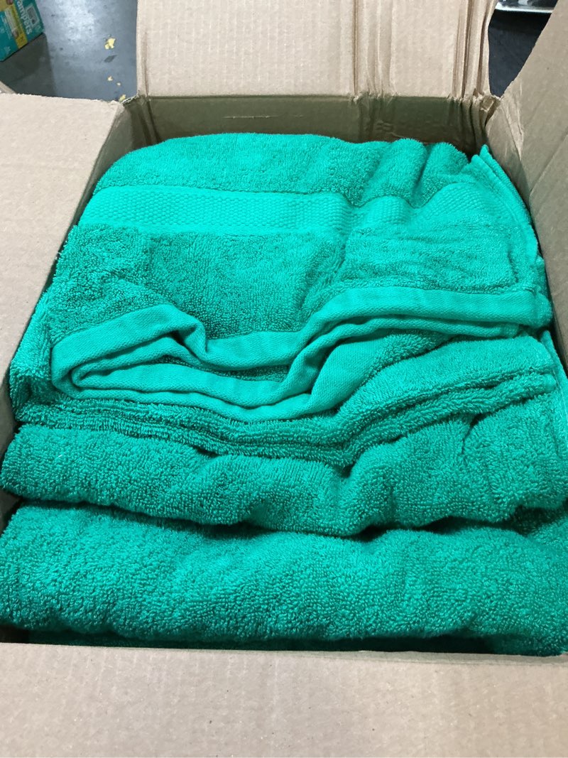 Condition photo showing Good Condition for infinitee xclusives luxury 100% ring-spun cotton bath towels set of 4 (27x54 inches) – soft, absorbent & quick-drying towels for bathroom, gym, spa & hotel use (vivid green, bath towels) bath towels - 4 pack vivid green