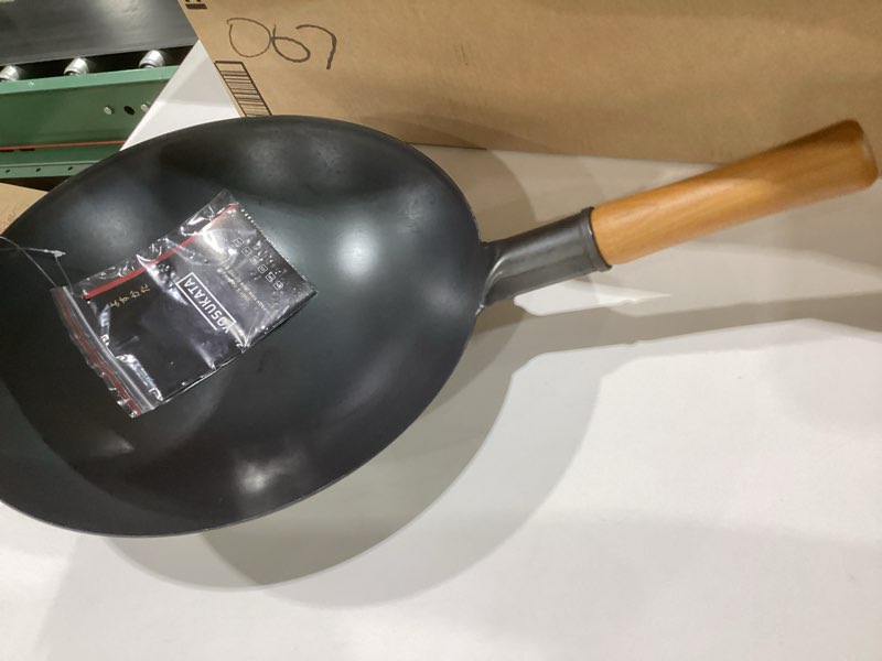Condition photo showing Good Condition for yosukata 14" carbon steel wok with round bottom – pre-seasoned pow wok for stir fry – traditional chinese japanese black steel pan – outdoor cookware for gas stovetops, open fire, bbq, camping