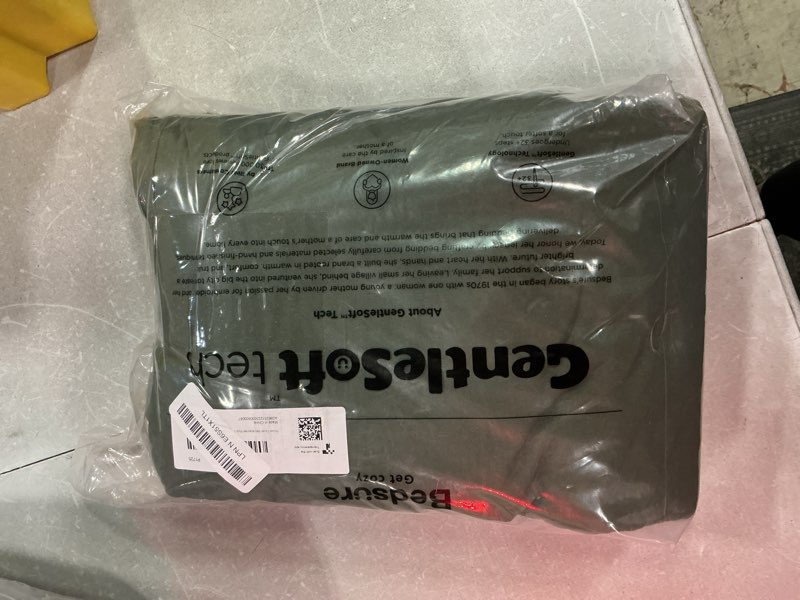 Condition photo showing New/Like New for bedsure duvet cover queen size with fitted sheet - 4 pieces prewashed cotton-like extra soft bedding set, includes 1 duvet cover 90x90 inches, 2 pillow shams, 1 fitted sheet, olive green 03 - olive green (no comforter) queen (with fitted sheet)
