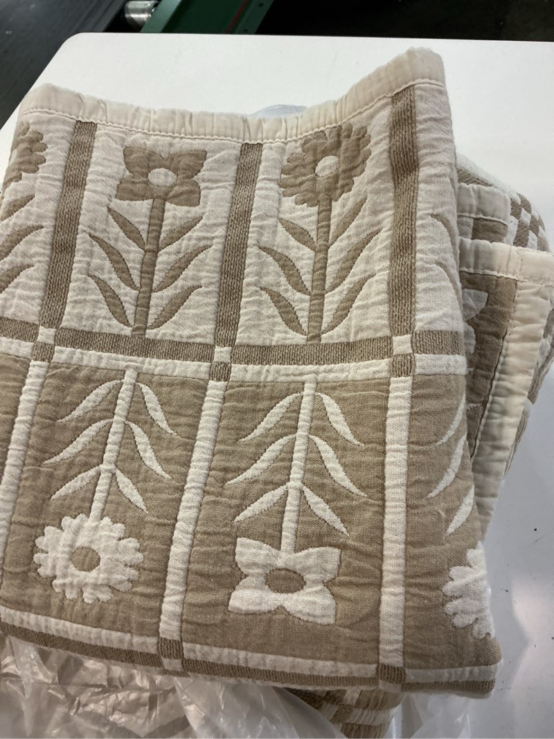 Condition photo showing Good Condition for quince organic cotton jacquard floral coverlet set king/cal king dried sage