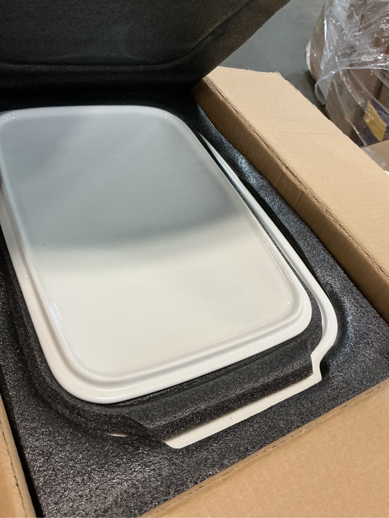 Condition photo showing Good Condition for Large Baking Dish with Lid,5.5 Quart Lasagna Pan with Lid, 13.5x9 inch Ceramic Casserole Dish with Lid, Microwave, Dishwasher Safe, White