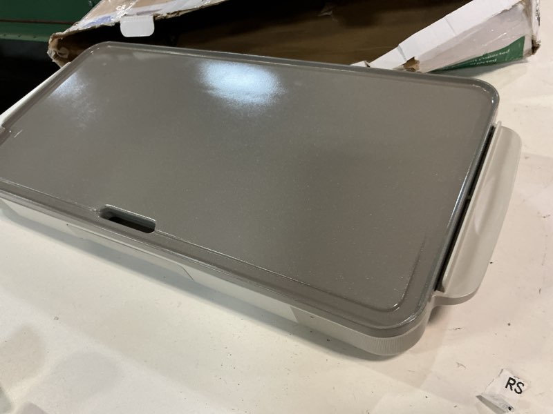 Condition photo showing Good Condition for bella 10" x 20" electric griddle with evergood™ ceramic nonstick coating, removable temperature probe, dishwasher-safe drip tray & cool touch handles, cook up to 10 eggs, 1500 watt, oatmilk 10" x 20" oatmilk