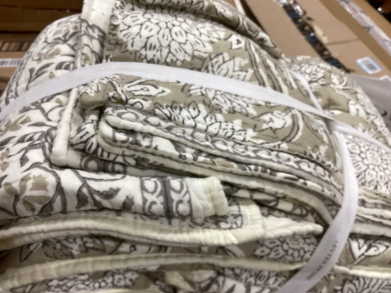 levtex home adare taupe reversible full/queen quilt set (88x92in) and 2 pillow shams (26x20in) - flo