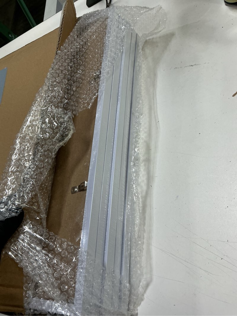 Condition photo showing Good Condition for upsimples 16x20 Picture Frame Set of 5, Display Pictures 11x14 with Mat or 16 x 20 Without, Wall Gallery Poster Frames, White White 16x20