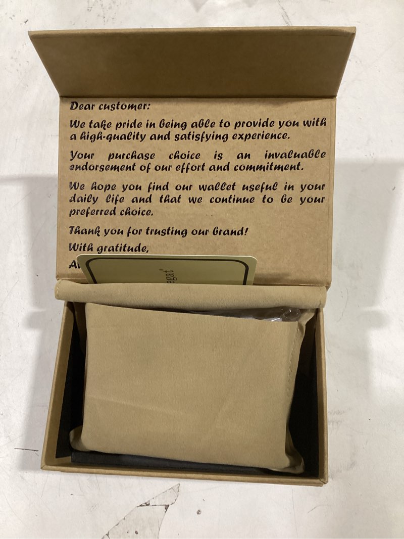 Condition photo showing New/Like New for Trifold Wallet for Men