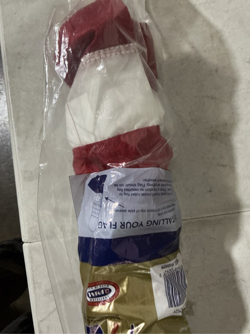 Condition photo showing Good Condition for missing part independence flag 2.5 ft x 4ft us nylon banner set