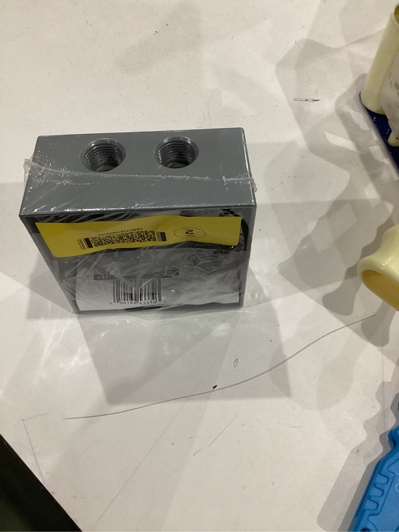 Condition photo showing Good Condition for hubbell-bell 5337-0 infrared brooder weatherproof box, 2 gang, 31 cu-in x 4-9/16 in l x 4-1/2 in w, 5-1/2-inch