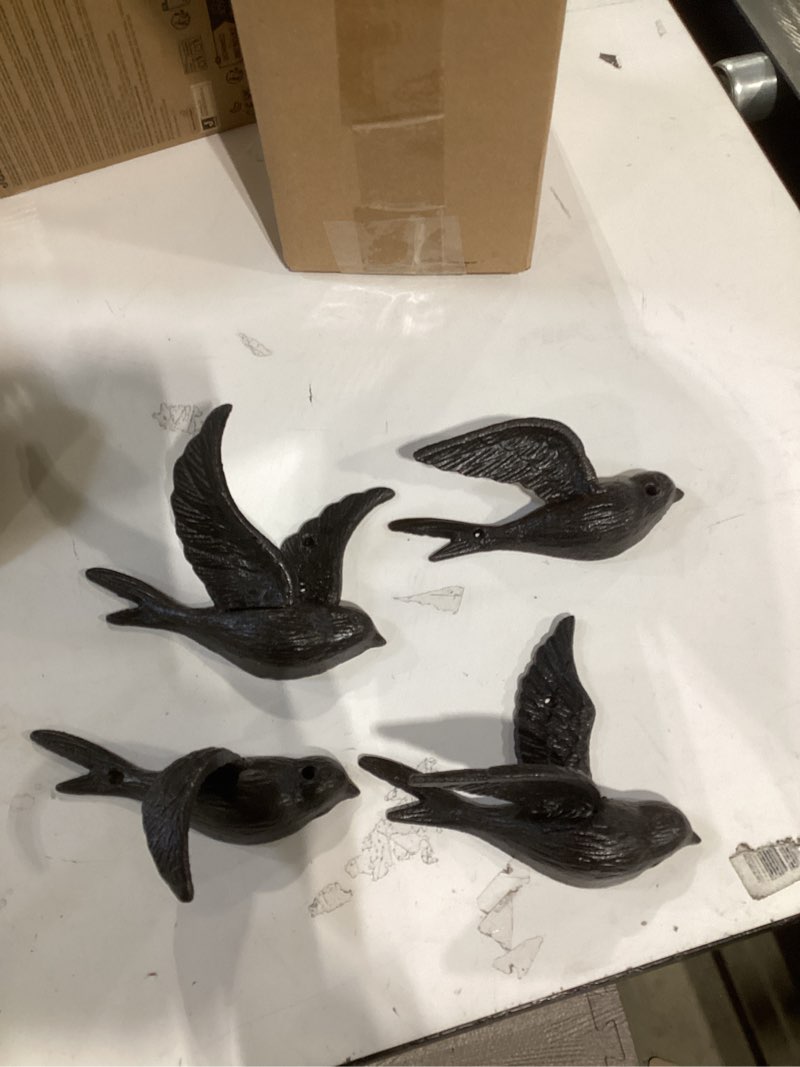 Condition photo showing Good Condition for Flying Bird Cast Iron Hooks, Heavy Duty Vintage Hooks for Coats, Flying Style Iron Cast Decorative for Farmhouse Bags Hats Towels Pack of 4