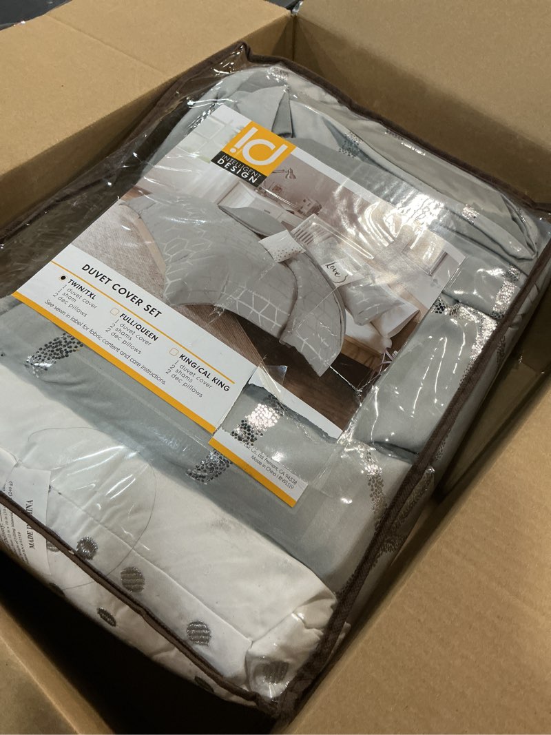 Condition photo showing As Is for Raina Twin/Twin XL Metallic Printed Duvet Cover Set Gray & Silver