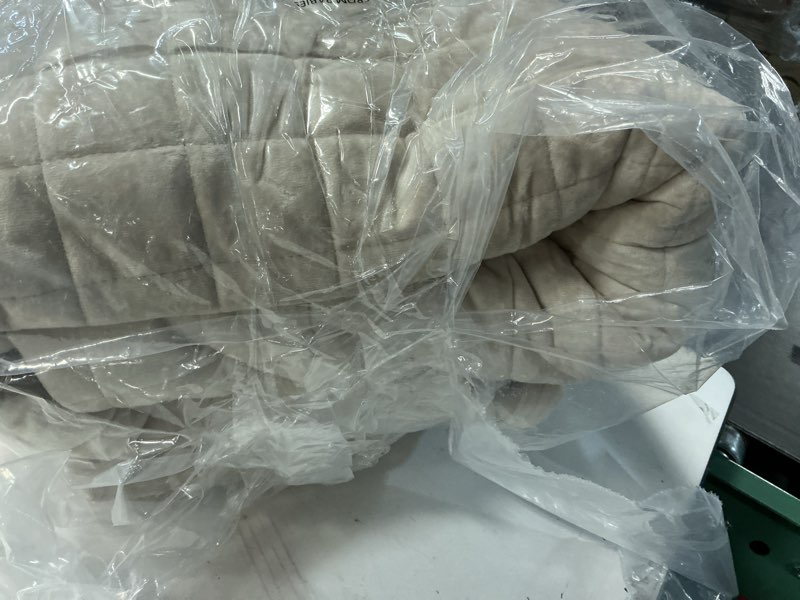 Condition photo showing As Is for RECYCO Luxury Velvet Quilt Set King Size, Lightweight Velvet Comforter Set, Oversized Bedspread Coverlet Quilted Bedding Set, with 2 Matching Pillow Shams, for All Season, Cream White King/Cal King (108\" x 92\") Cream White ( similar 