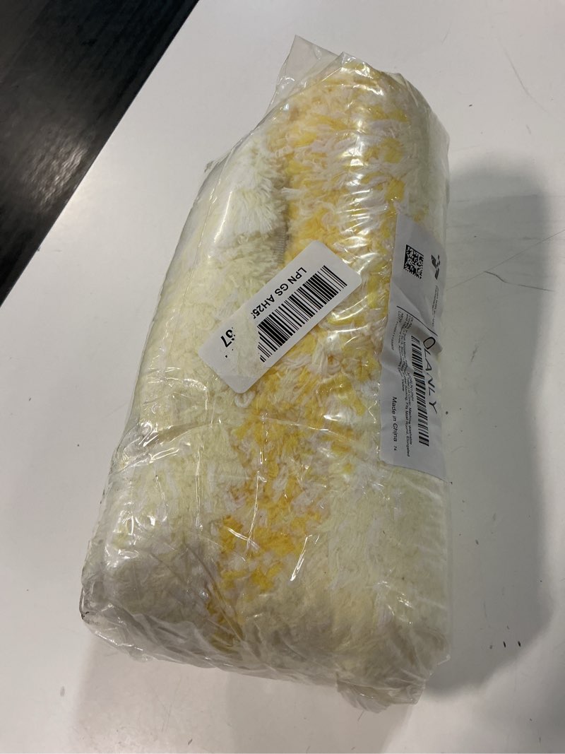 Condition photo showing New/Like New for olanly soft microfiber bathroom toilet lid cover, machine washable covers, 17.5x15, stays in place rubber backing, fits most round, elongated and oblong lids, accessories decor, yellow yellow 17.5" x 15"