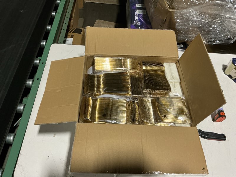 Condition photo showing New/Like New for wellife 700 pieces gold plastic dinnerware set for 100 guests - includes plates, cups, napkins, and disposable cutlery - elegant white & gold design, perfect for parties and events gold 700pcs?100guests?