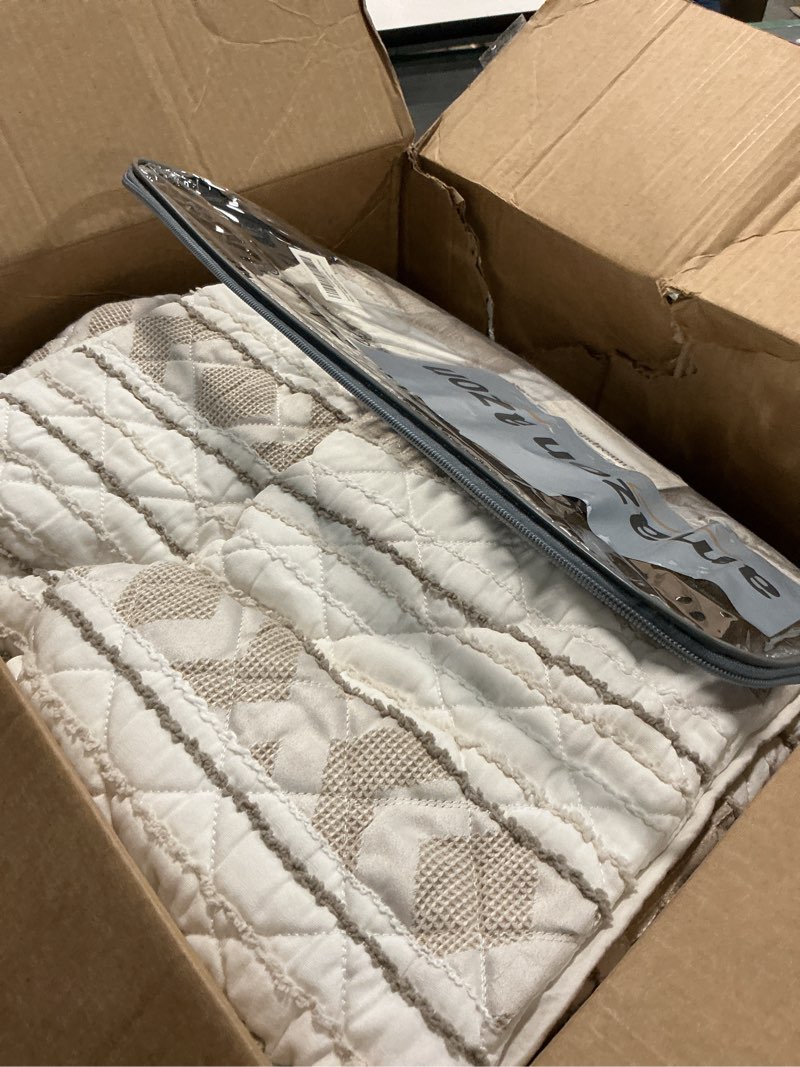 Condition photo showing Good Condition for brandream king size quilt set cotton white beige patchwork waffle quilts modern farmhouse waffle quilted comforter set 3-piece