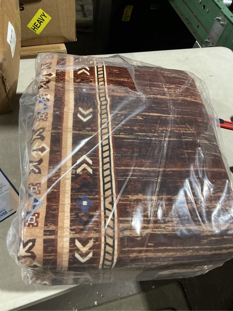 Condition photo showing Good Condition for Large  Bohemian Living Room Rug