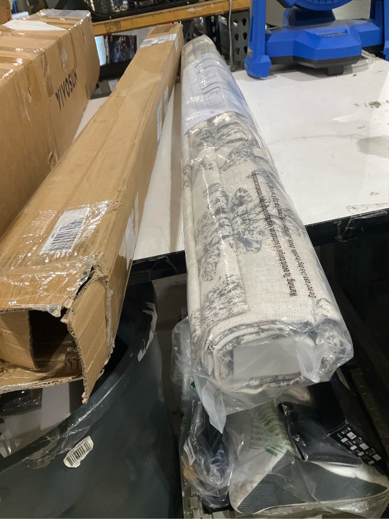 Condition photo showing Good Condition for cordless roman shade