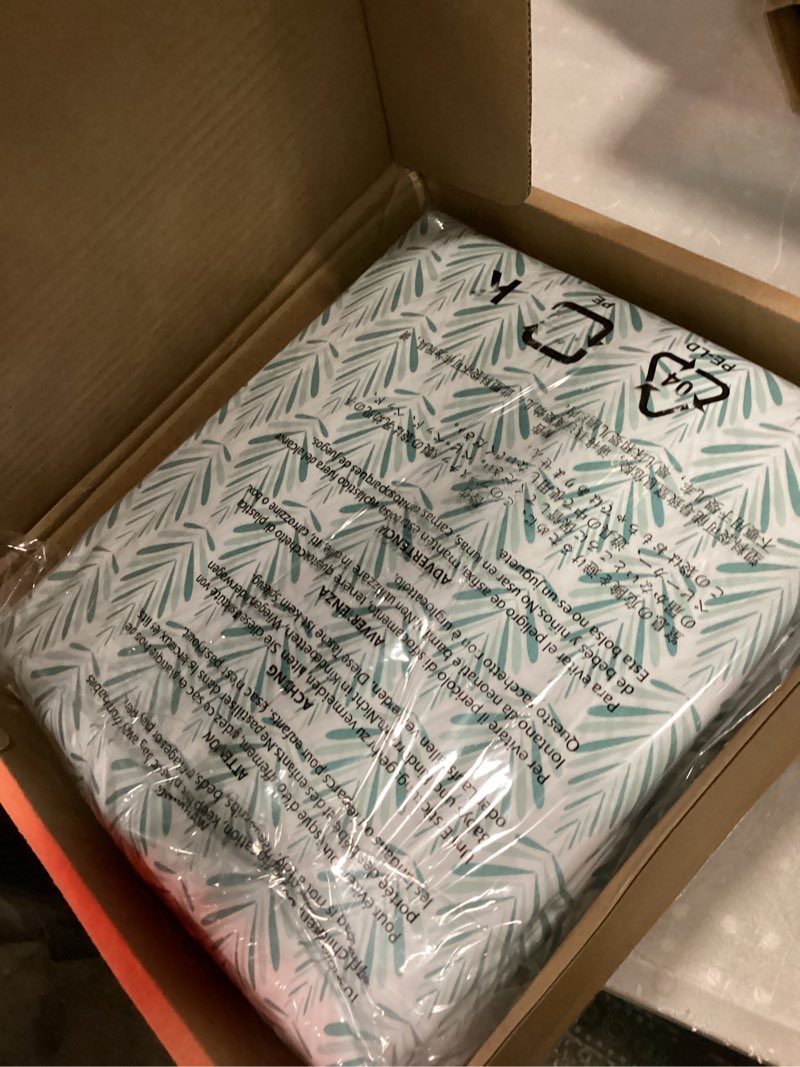Condition photo showing Good Condition for amazon basics lightweight super soft breathable wrinkle-free microfiber 4-piece bed sheet set with 14" deep pockets, king, aqua fern, printed aqua fern king
