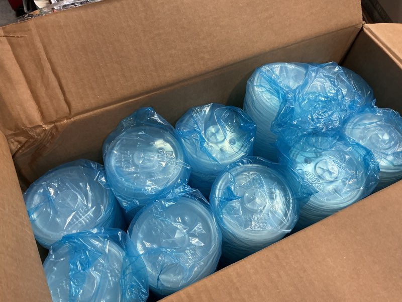Condition photo showing New/Like New for (1000 pieces) big gulp clear disp lid 4inch
