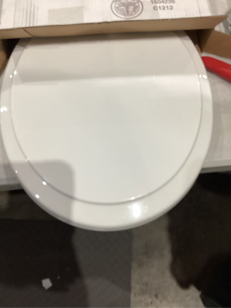 Condition photo showing Good Condition for KOHLER 78059-RL-0 Rutledge Nightlight ReadyLatch Slow Close Toilet Seat, Round-Front, Quiet-Close Lid and Seat, Grip-Tight Bumpers, White Round White Nightlight
