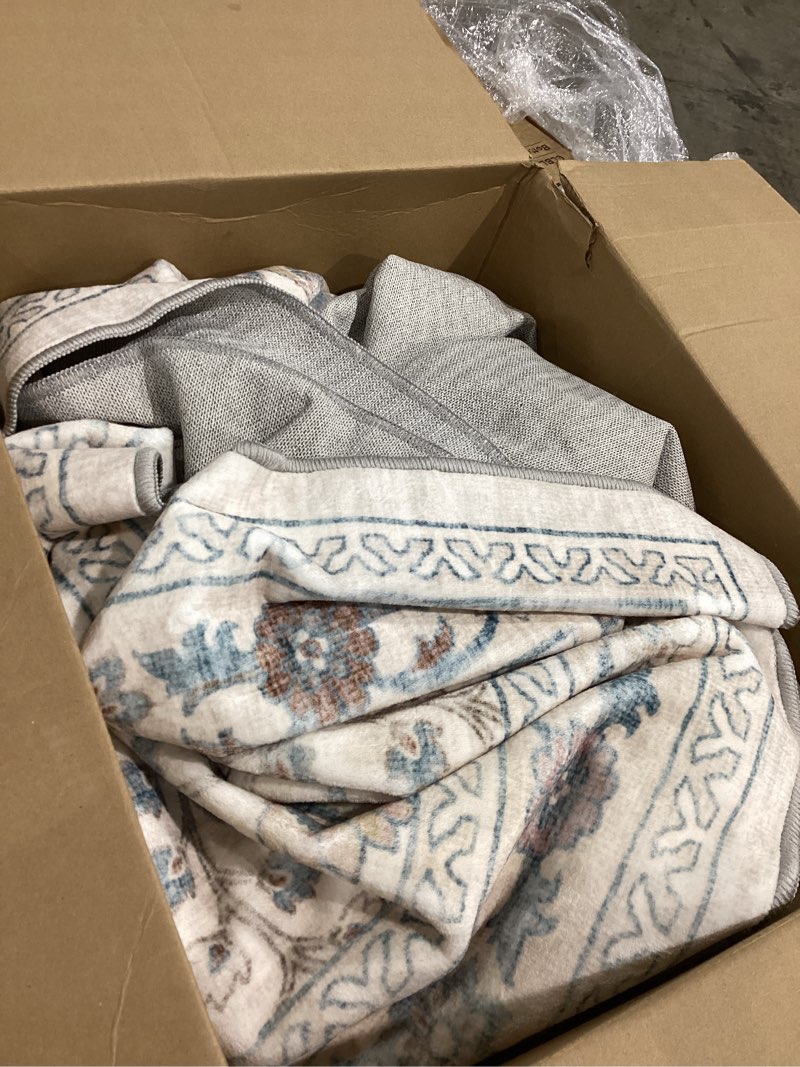 Condition photo showing Good Condition for montvoo-vintage area rug 8x10 beige for living room - soft distressed printed carpet for bedroom - non slip, machine washable for dining room, bedside, office beige 8' x 10' (rectangular)