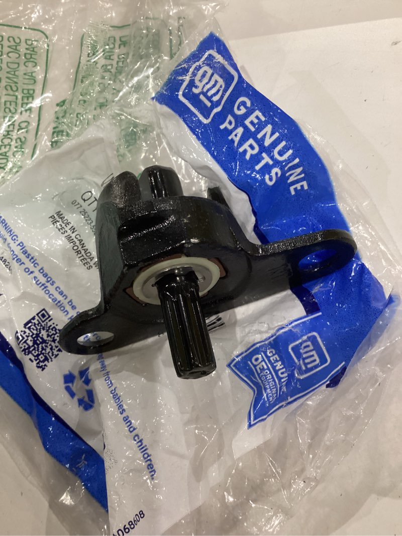 gm genuine parts 23439650 passenger side tailgate hinge