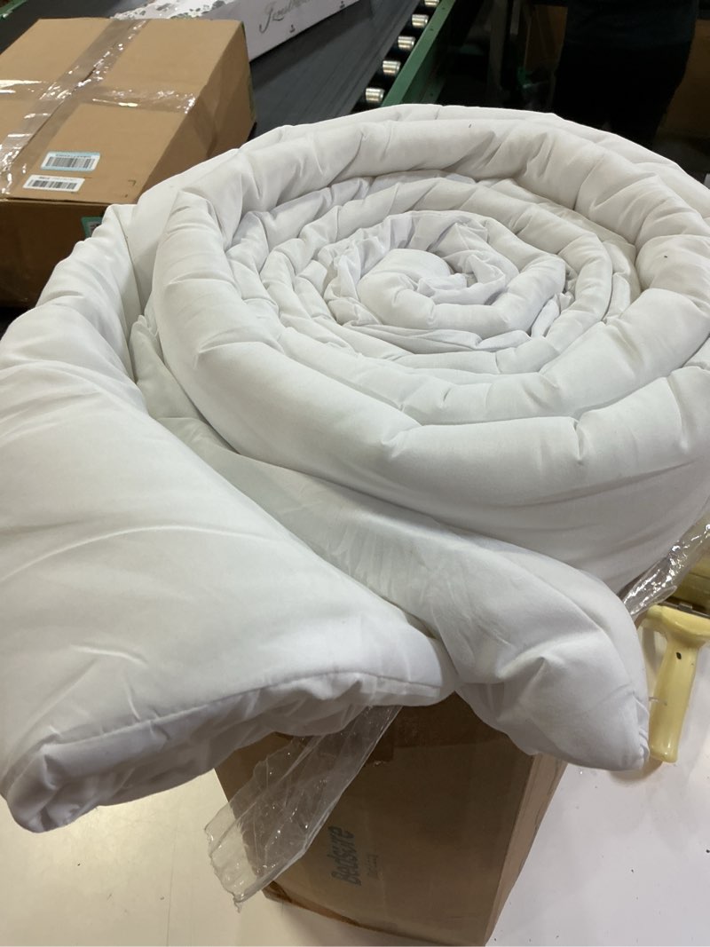 Condition photo showing Good Condition for bedsure comforter duvet insert - quilted comforters cal king size, all season duvet, gentlesoft down alternative bedding, with 8 tabs, gifts for women/men, white,alaskan king 130x120 inches white alaskan king
