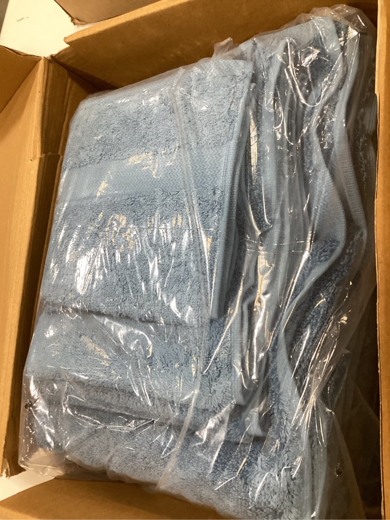 Condition photo showing Good Condition for alusa home ultra soft & plush viscose from bamboo bath towels - 700 gsm luxury bath towels - 6 piece set - super absorbent & quick drying (chambray) chambray 6pc towel set