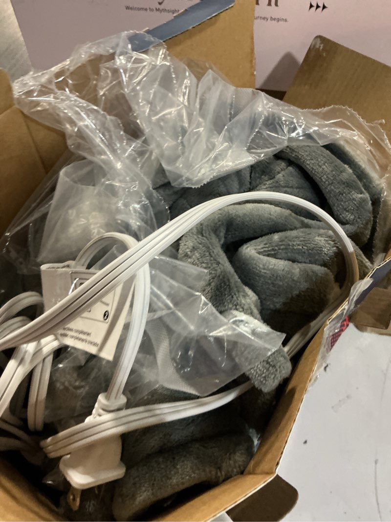 Condition photo showing Good Condition for bedsure heated blanket throw blanket - fast heating electric blanket, soft flannel heated throw with 4 time settings, 6 heating settings, warm gifts for grandma & grandpa & seniors (50“x60”, grey) 01 - grey throw