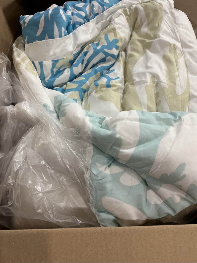 Condition photo showing Good Condition for comforter