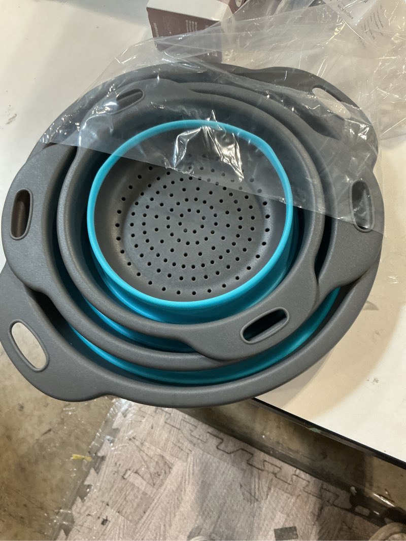 Condition photo showing Good Condition for collapsible colander 3-pack set space-saving foldable kitchen strainer with non-slip base durable thickened pp+tpe collapsible strainers for pasta, vegetables, fruits (gray-blue)