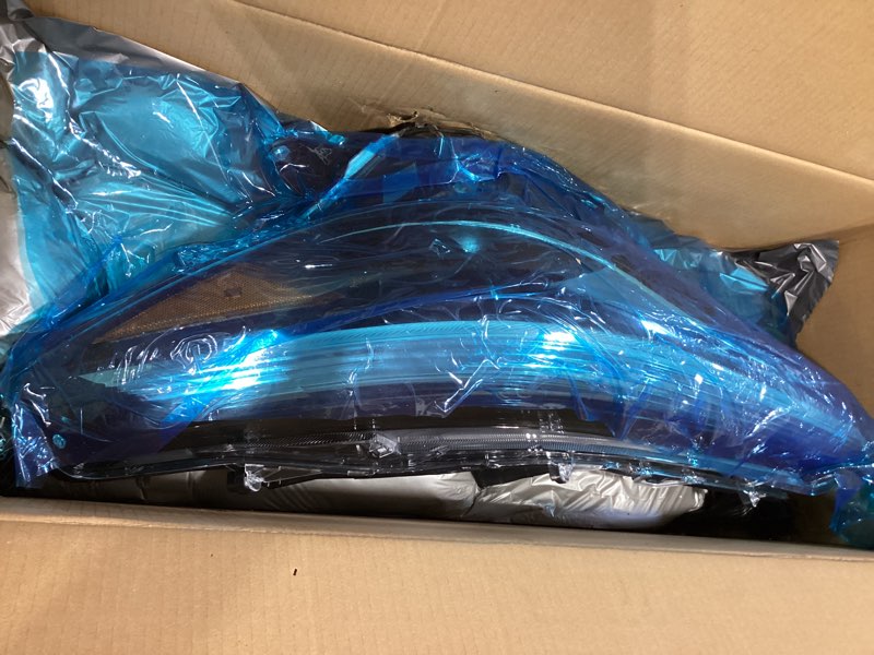 Condition photo showing New/Like New for headlight fit for 2022-25 top trim toyota corolla cross xle (right passenger) rh side headlight led oem 81110-0a230 cy-cos22a03r high high-end 2022-2025 passenger side - r