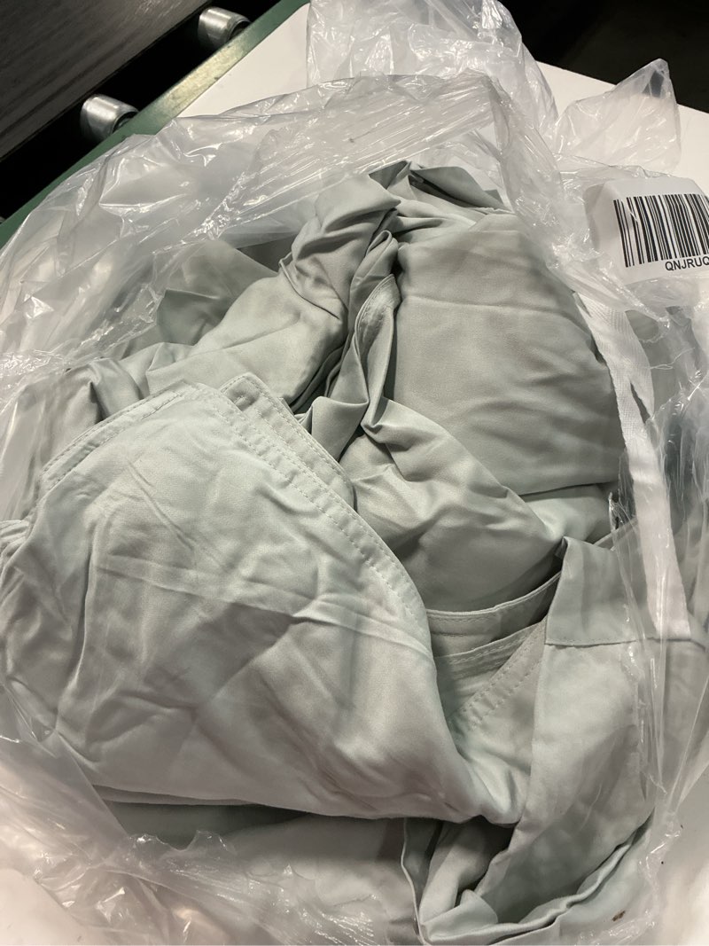 Condition photo showing Good Condition for bamboo duvet cover, king/cal king, mist