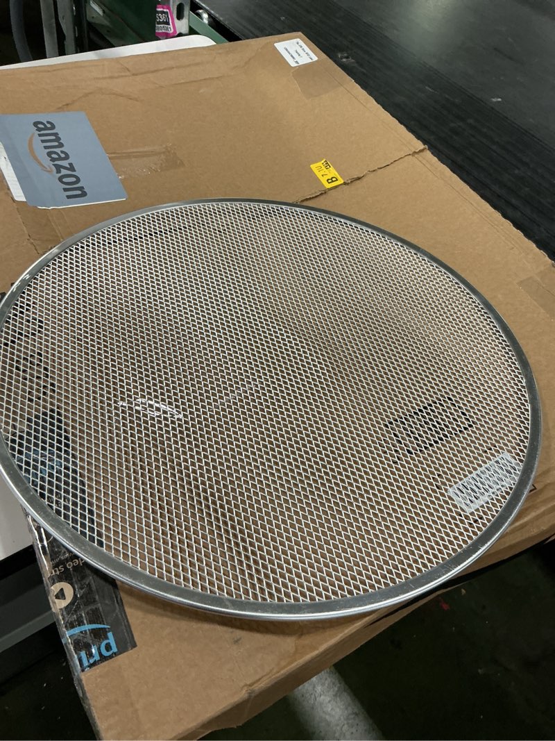 Condition photo showing New/Like New for New Star Foodservice 50660 Restaurant-Grade Aluminum Pizza Baking Screen, Seamless, 10-Inch