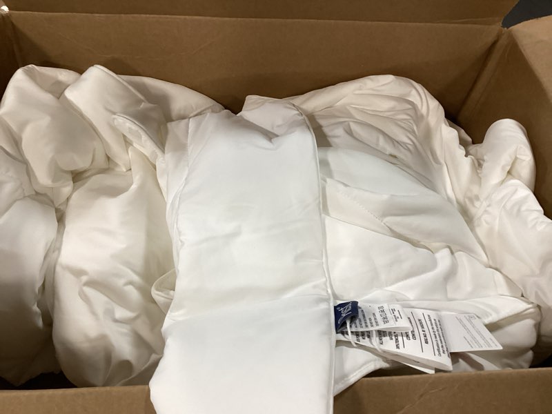 Condition photo showing As Is for rest® evercool® cooling comforter, king/cali king, blanket for hot sleepers, all season bedding to keep cool for night sweats, breathable lightweight duvet, 106x90 inches, arctic white arctic white king / cali king (106"x90")
