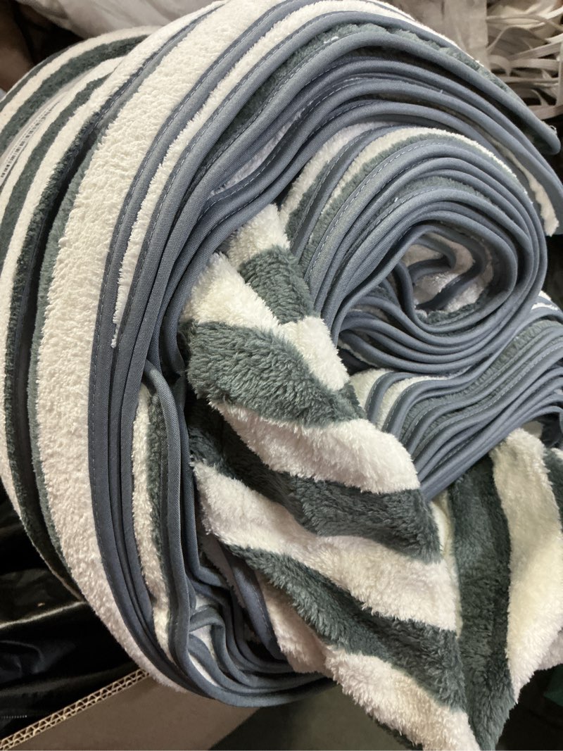 Condition photo showing As Is for Oliven 18 Pcs Gray Cabana Stripe Family Towels Set-6 Bath Sheets,6 Hand Towels,6 Washcloths Soft Jumbo Bathroom Towels Absorbent Shower Towel Quick Dry Beach Chair Towel Spa Gym Hotel Towel Set Dark Gray 18 Pcs Towel Set