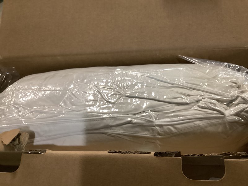 Condition photo showing Good Condition for Martha Stewart White Goose King Size Feathers Down Fiber Comforter, Ultra Soft 100% Cotton Duvet Insert King, Hotel Luxury Hypoallergenic Comforter 95oz All Season Extra Warmth 106 x 90 Inch White/Extra Warmth King