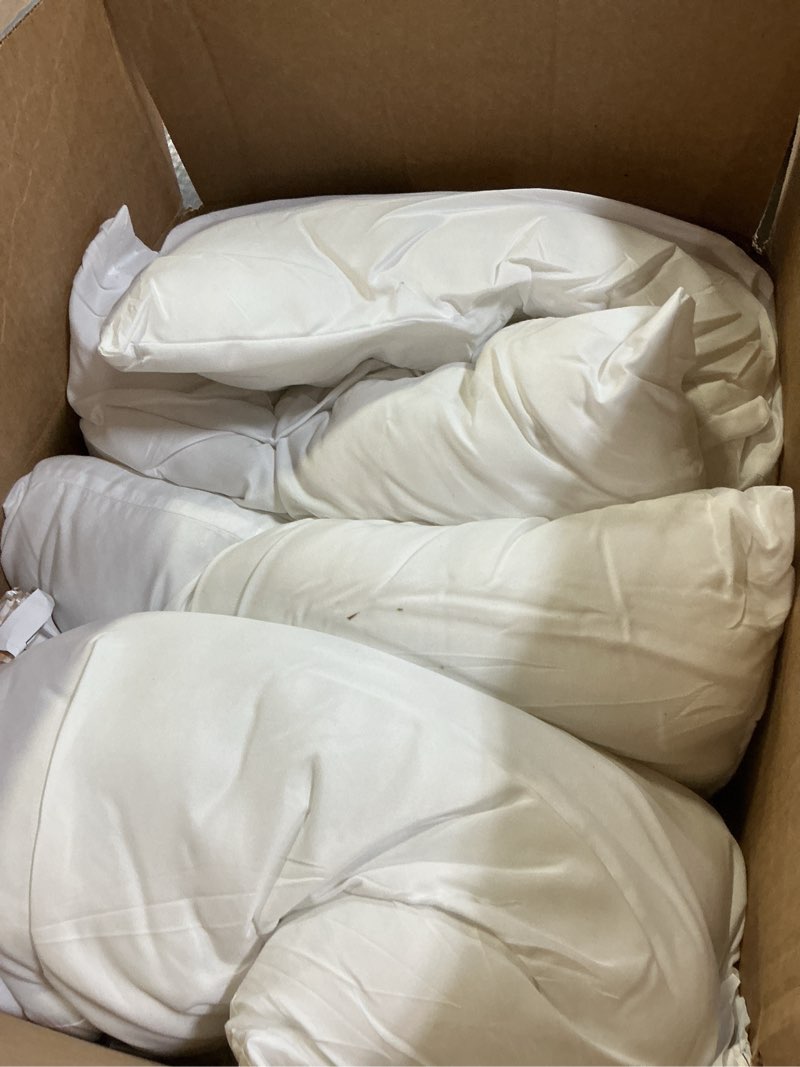Condition photo showing Good Condition for amazon basics square hypoallergenic down alternative pillow insert, machine washable, softness and support, 20 inch, 2-pack 20 x 20 inches 2 pack