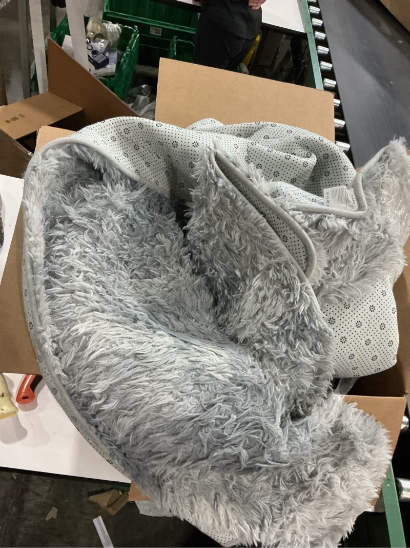 Condition photo showing Good Condition for GlowSol Shag Area Rugs 5x7 for Bedroom Fluffy Fuzzy Soft Carpet,Gray Plush Shaggy Bedside Rug,Non-Slip Plush Indoor Living Room Rug for Kids Boys College Dorm Home Decor 5' x 7' (Rectangular) Light Grey