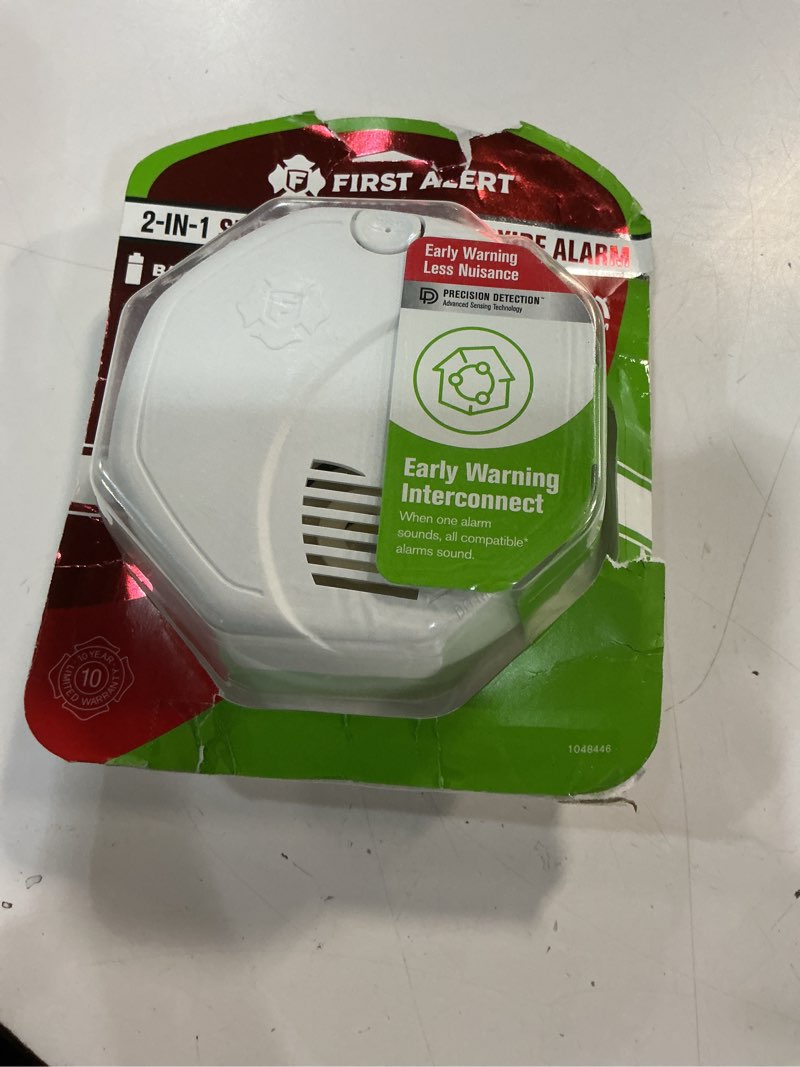 Condition photo showing Good Condition for first alert smco500v, interconnect battery-operated combination smoke & carbon monoxide alarm with voice alerts, 1-pack (pack of 1) precision detection smco500v