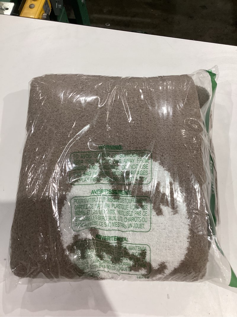 Condition photo showing Good Condition for cozy baseball pattern blanket perfect reversible lightweight bedding for adults, soft, warm, and plush ball sports blanket great for bed sofa, black, 50"x60" 50"x60" baseball-black