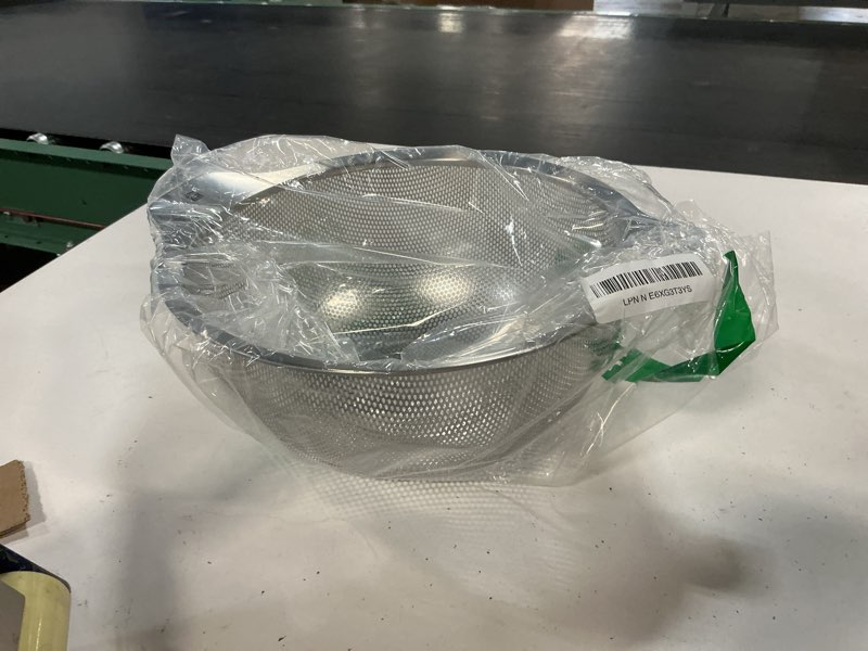 Condition photo showing Good Condition for zwilling 9.4-inch 18/10 stainless steel strainer