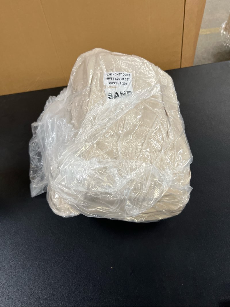 Condition photo showing Good Condition for organic luxe honeycomb duvet cover set, full/queen, sand