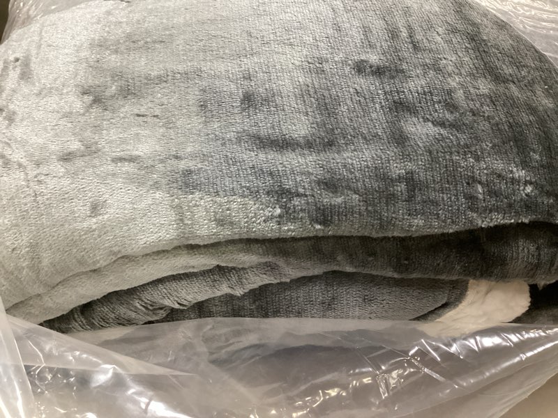 Condition photo showing Good Condition for Wearable Heated Blanket with Foot Pocket - Electric Blanket Throw with Sleeves, Heated Snuggle for Women or Adults, Heated Robe with Multi Heat Settings, 1-12 Hours Auto Shut Off (50''x70'' Grey)