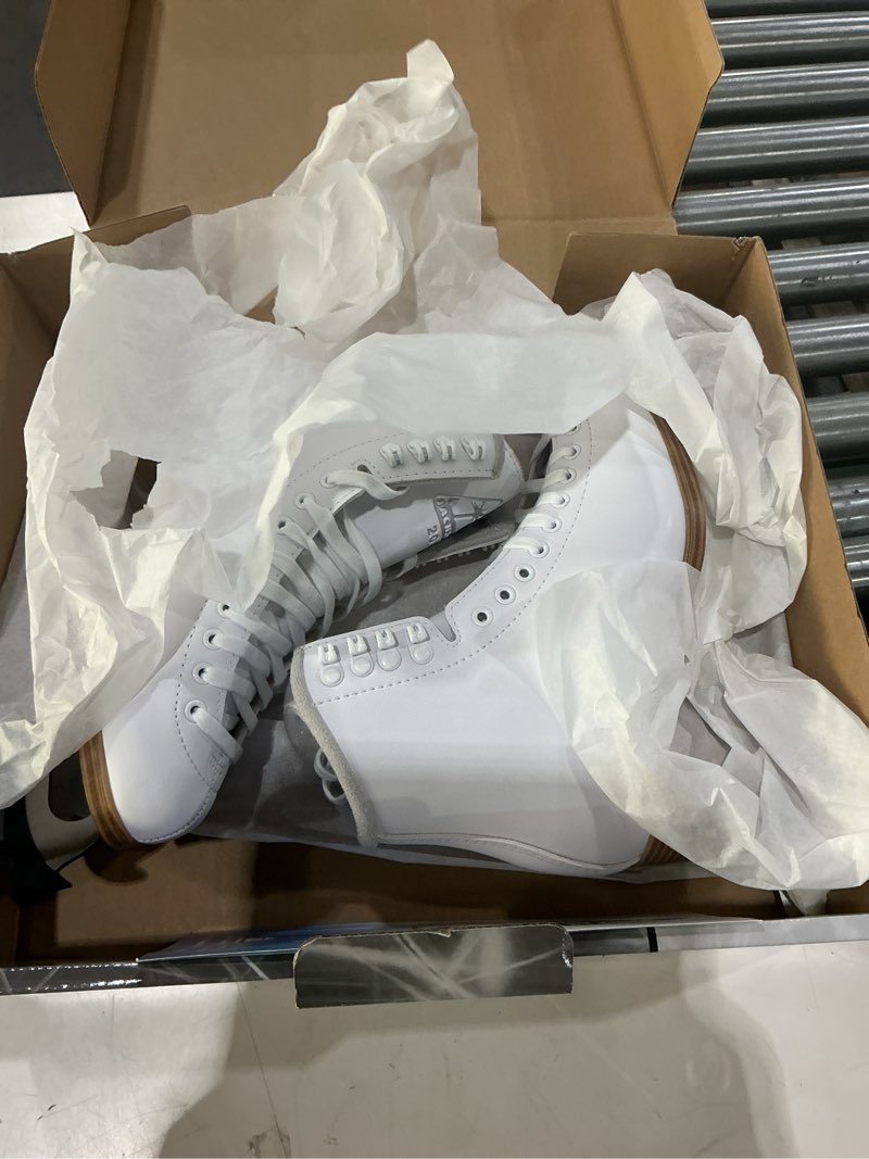 Condition photo showing Good Condition for jackson classic 200 womens/girls figure ice skates womens size-6.0 white - mark 1 blades