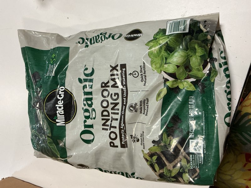 Condition photo showing New/Like New for Miracle-Gro 8qt Organic Indoor Potting Mix